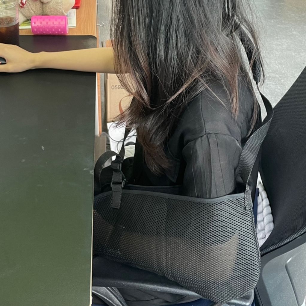 깁스팔걸이 통풍형 팔고정 암슬링 블랙 팔보조기 대